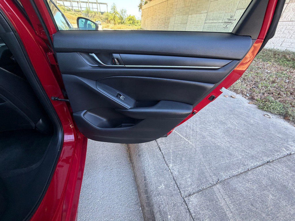 2019 Honda Accord Image 15