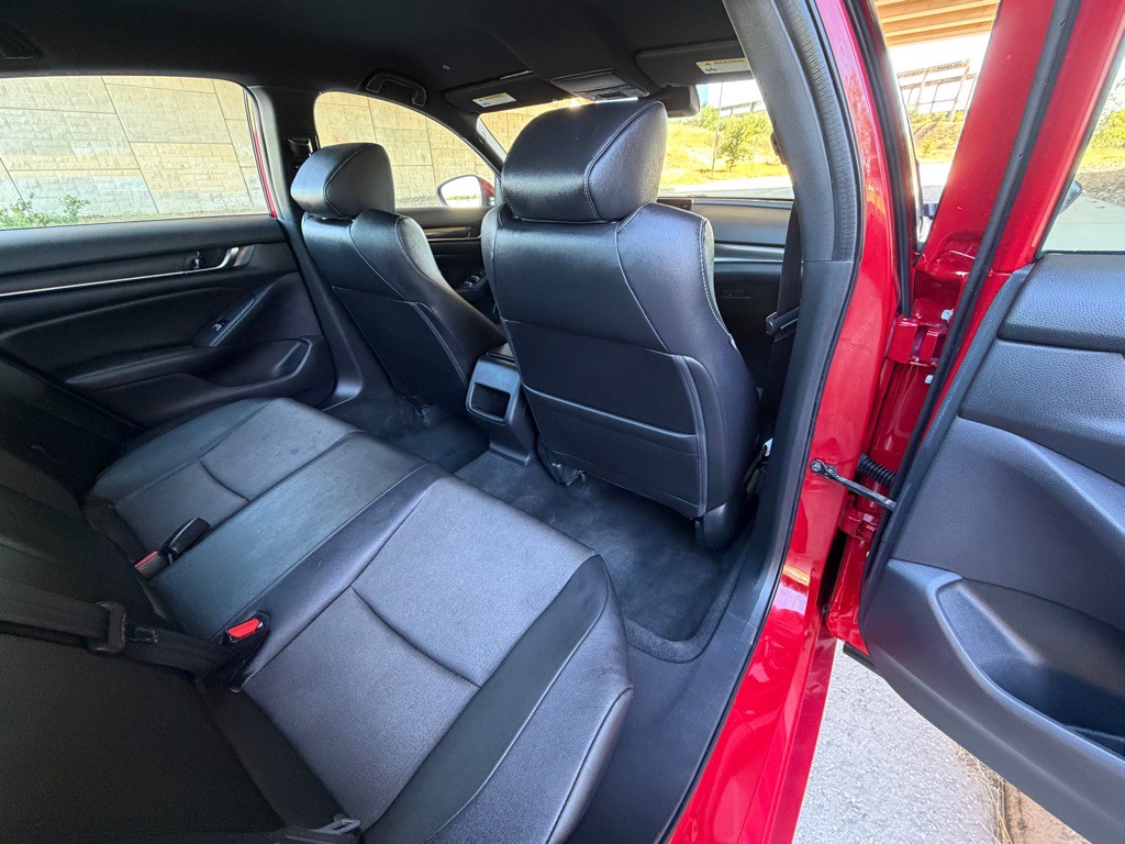 2019 Honda Accord Image 16