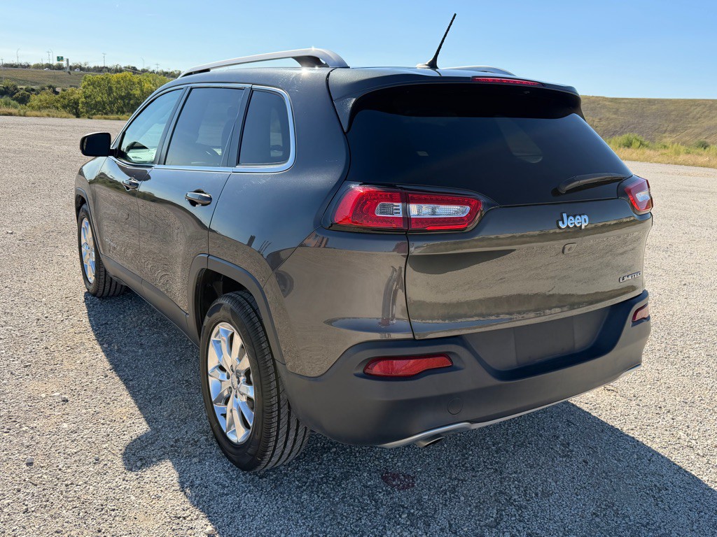 2015 Jeep Cherokee Image 11