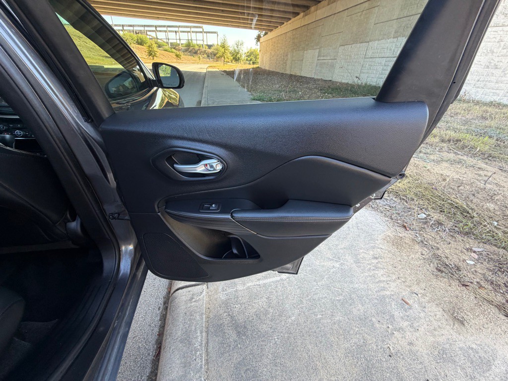 2015 Jeep Cherokee Image 15