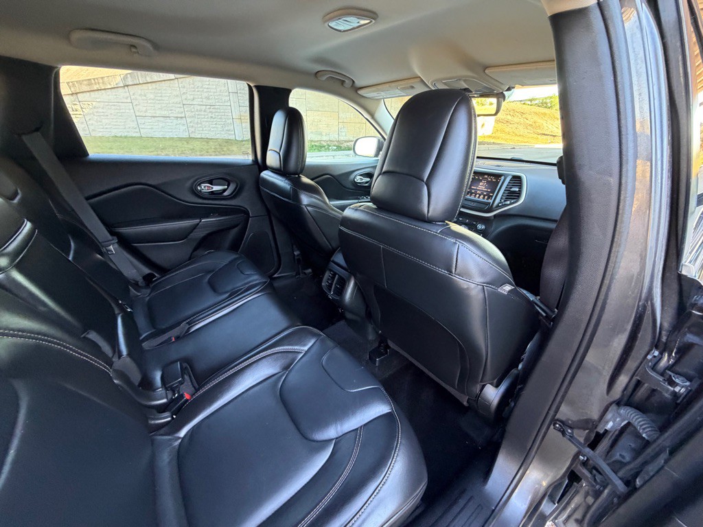 2015 Jeep Cherokee Image 16