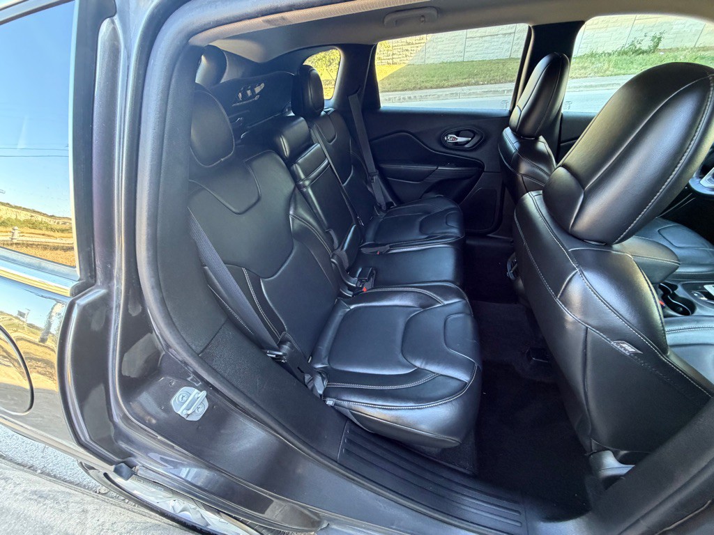 2015 Jeep Cherokee Image 17