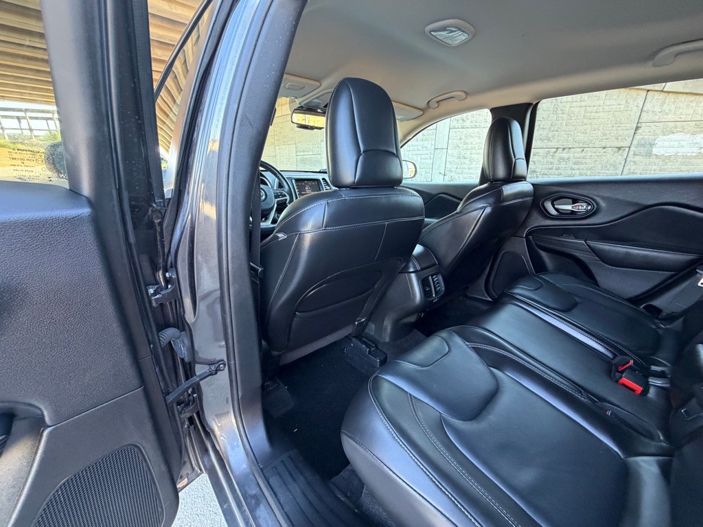 2015 Jeep Cherokee Image 19