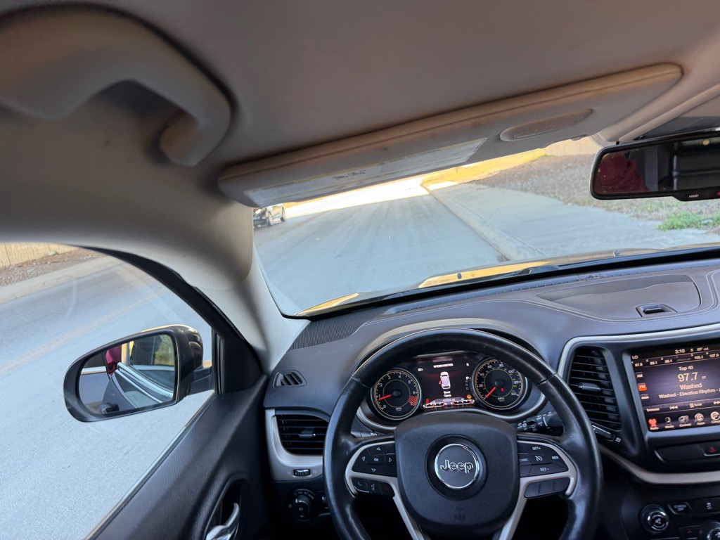 2015 Jeep Cherokee Image 23