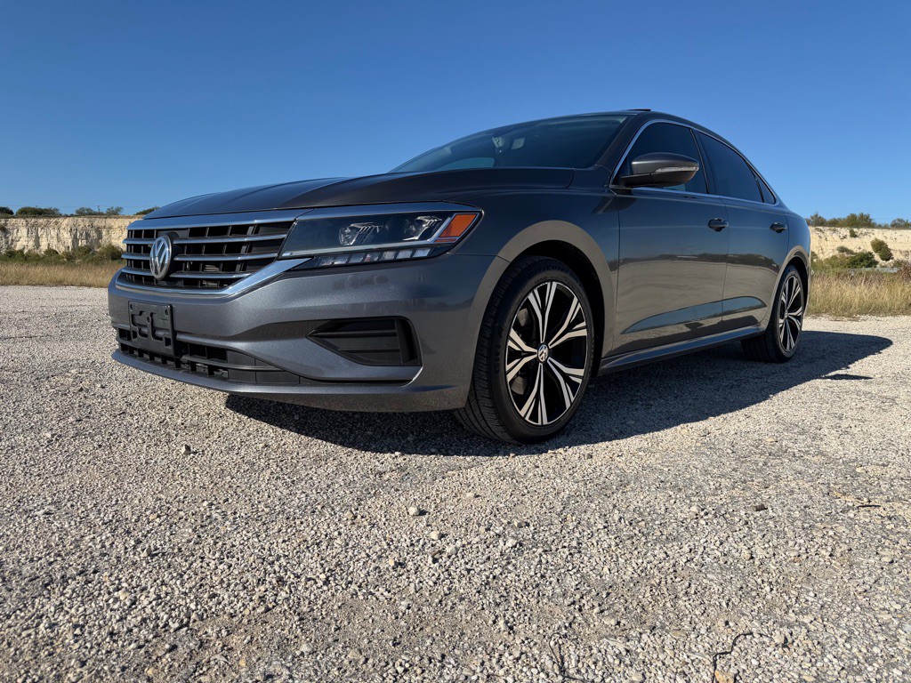 2021 Volkswagen Passat Image 2