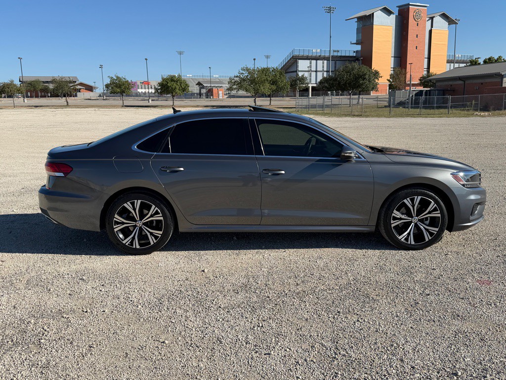 2021 Volkswagen Passat Image 8