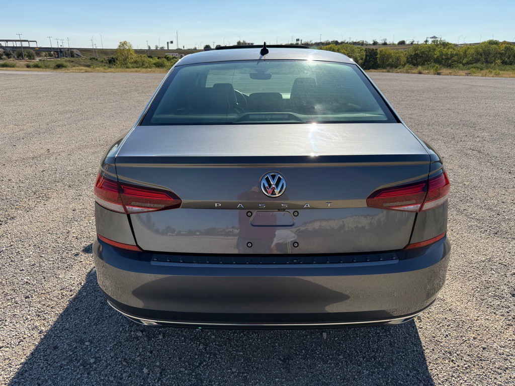 2021 Volkswagen Passat Image 10