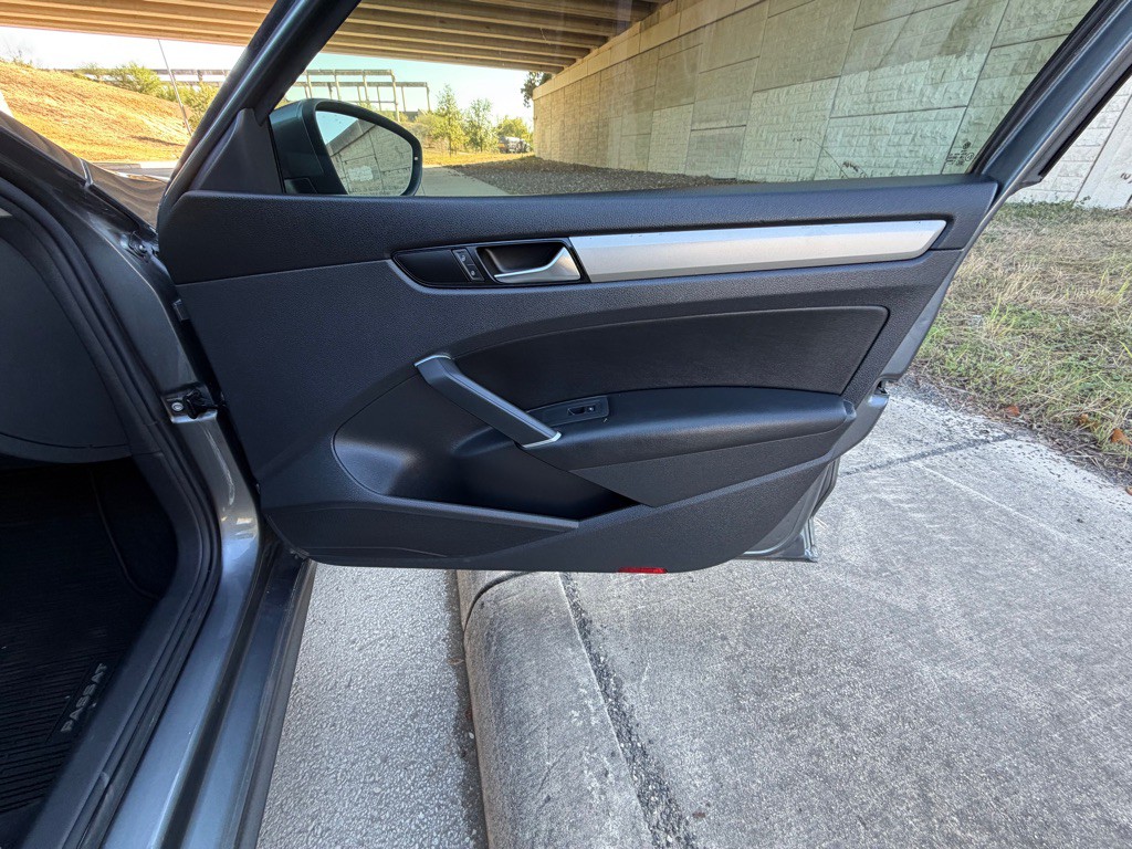 2021 Volkswagen Passat Image 12