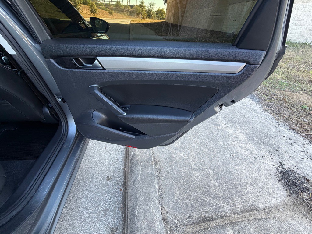 2021 Volkswagen Passat Image 15