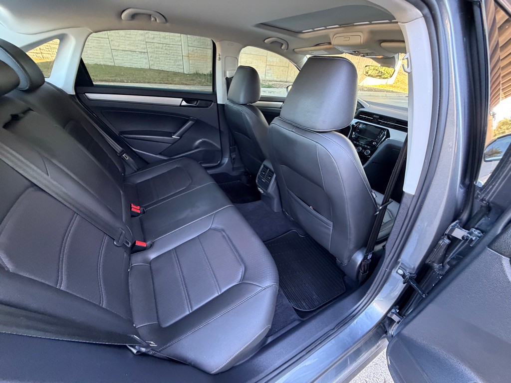 2021 Volkswagen Passat Image 16