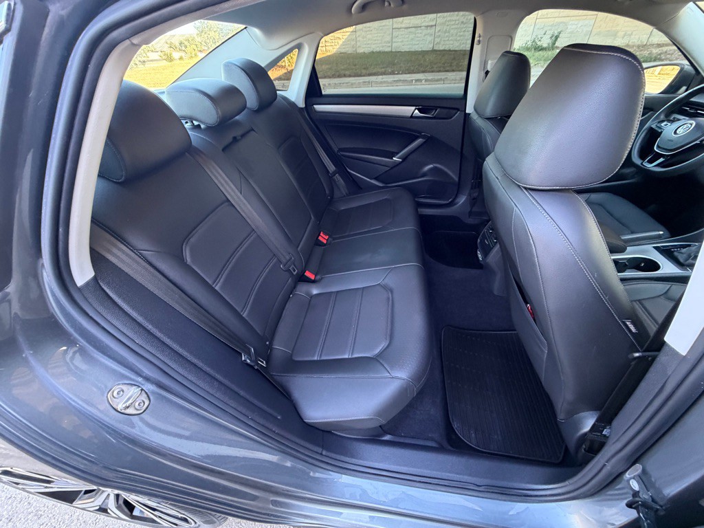 2021 Volkswagen Passat Image 17