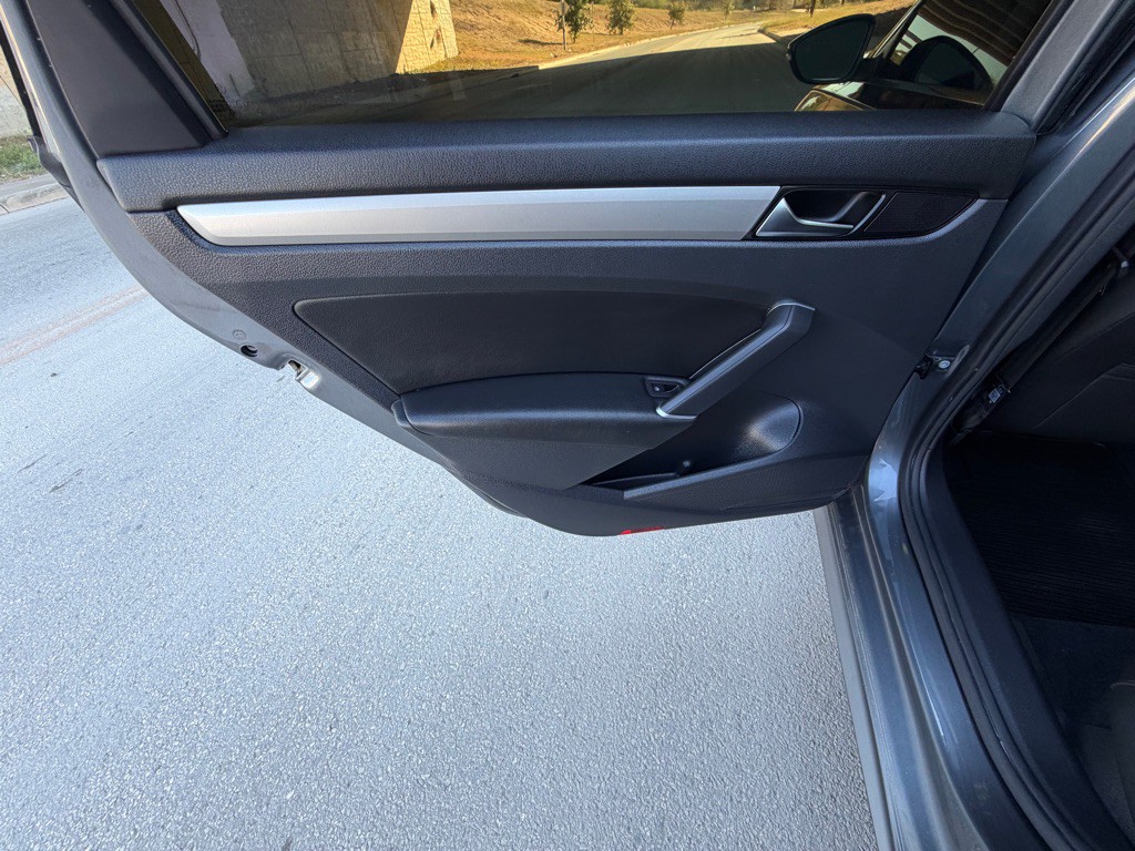 2021 Volkswagen Passat Image 18