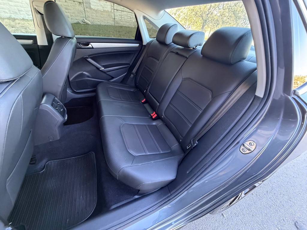 2021 Volkswagen Passat Image 20