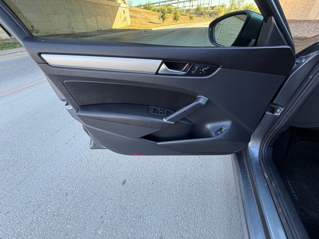 2021 Volkswagen Passat Image 23