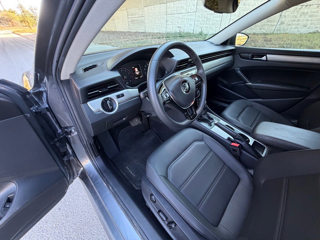2021 Volkswagen Passat Image 24
