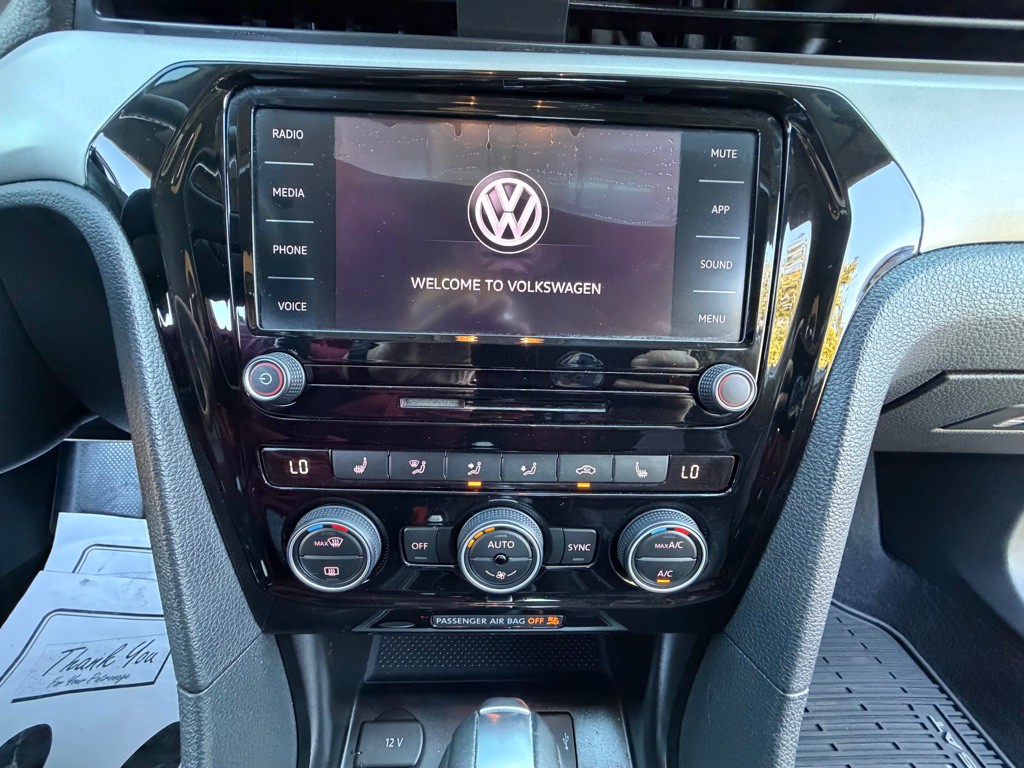 2021 Volkswagen Passat Image 28