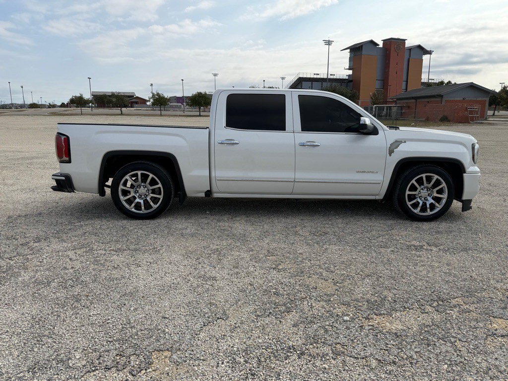 2017 GMC Sierra Image 8