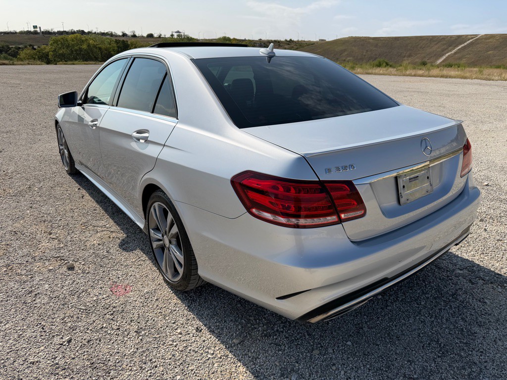 2016 Mercedes-Benz E-Class Image 11