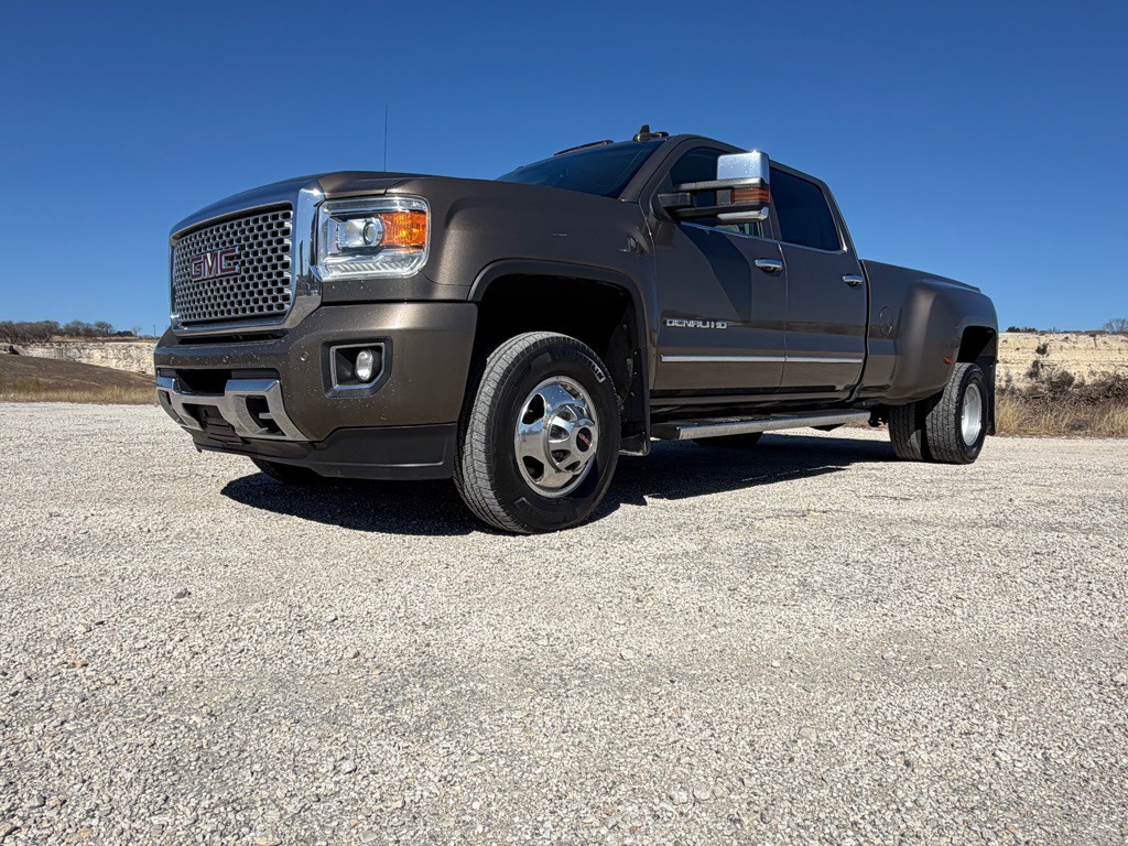 2015 GMC Sierra Image 2