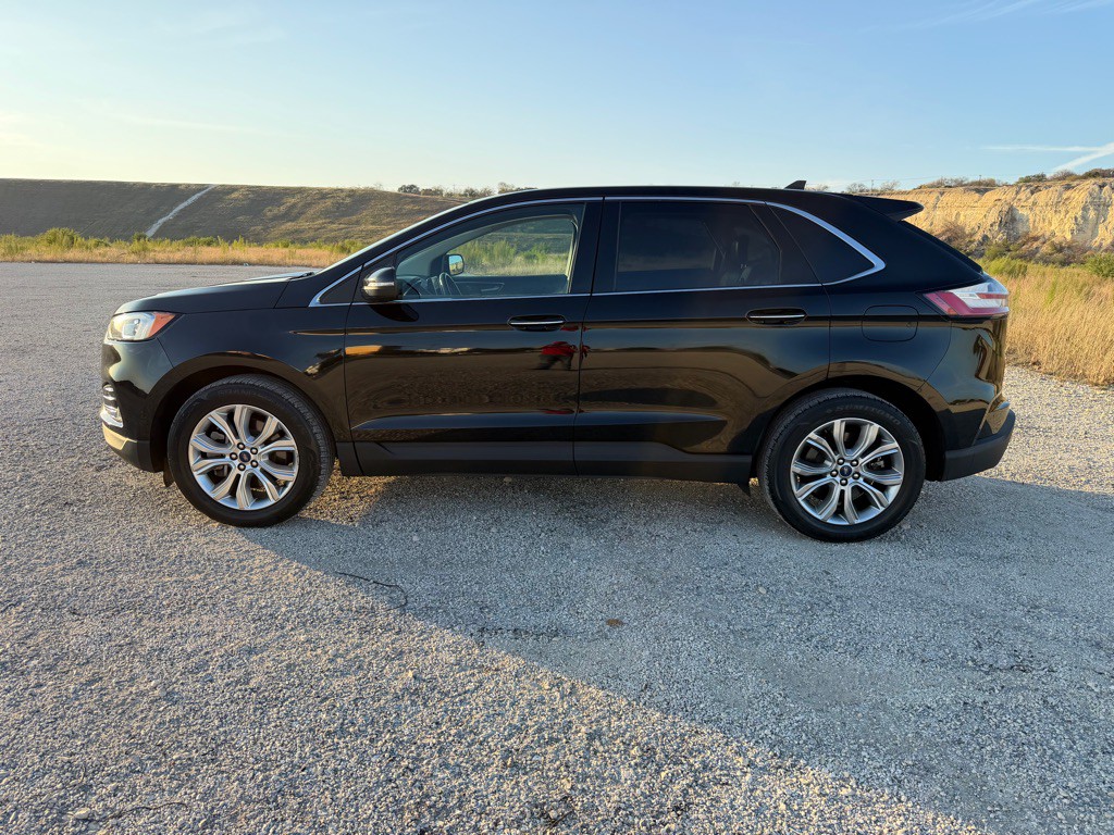 2021 Ford Edge Image 3