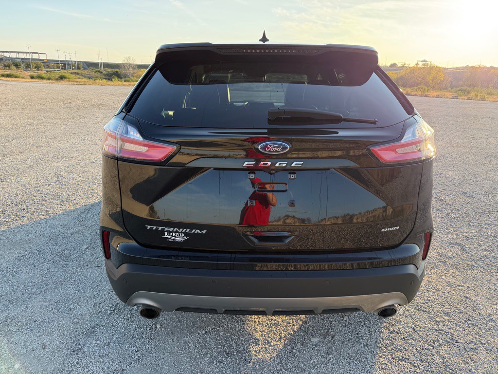 2021 Ford Edge Image 10