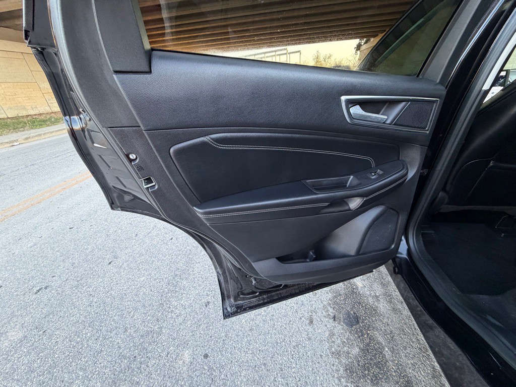 2021 Ford Edge Image 18