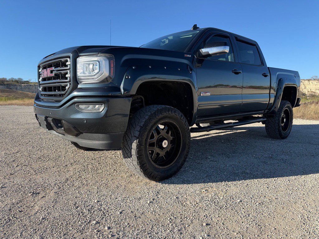 2018 GMC Sierra Image 2