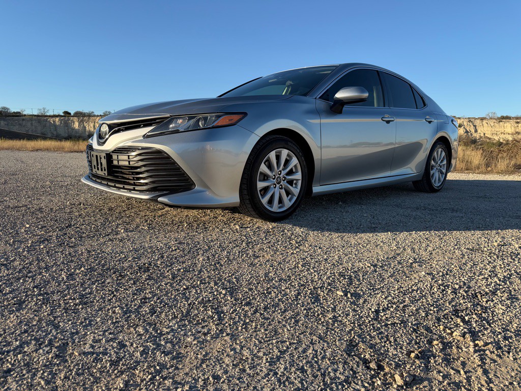2019 Toyota Camry Image 2