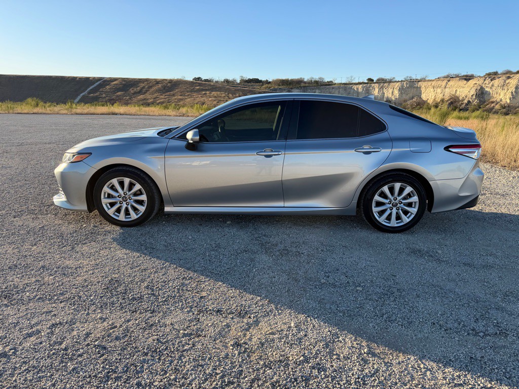 2019 Toyota Camry Image 3