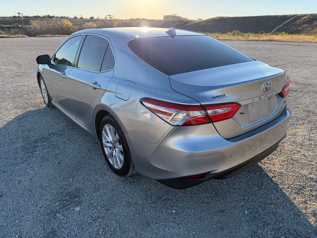 2019 Toyota Camry Image 10