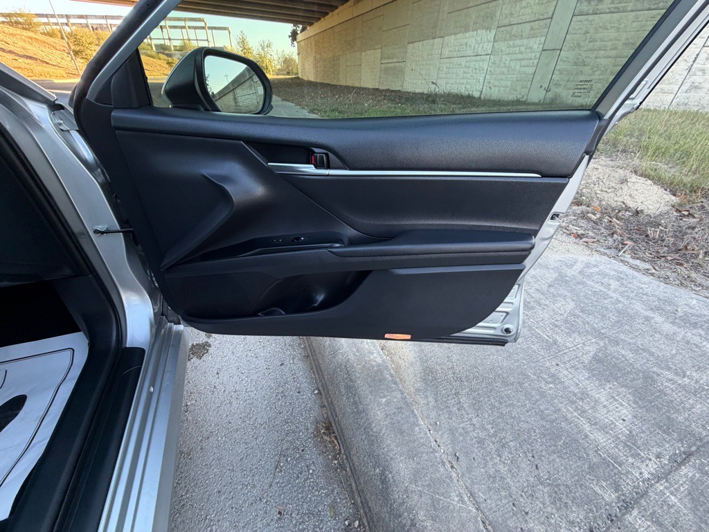 2019 Toyota Camry Image 11