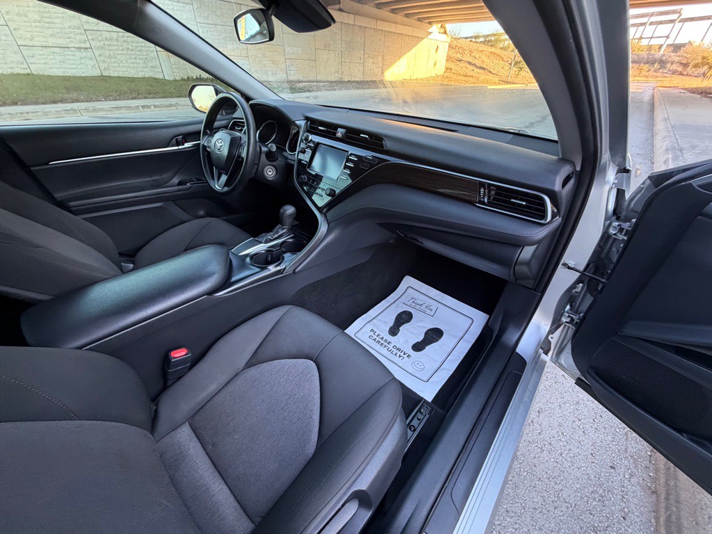 2019 Toyota Camry Image 12