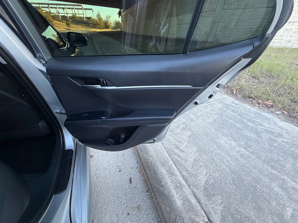 2019 Toyota Camry Image 14