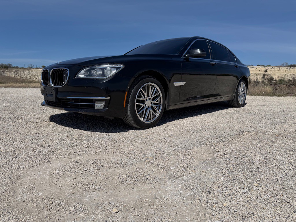 2013 BMW 7 Series Image 2