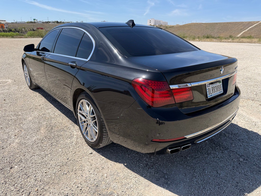 2013 BMW 7 Series Image 11