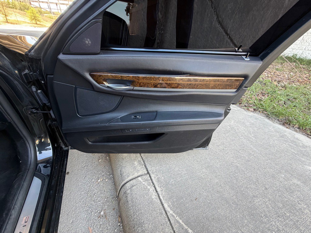 2013 BMW 7 Series Image 14