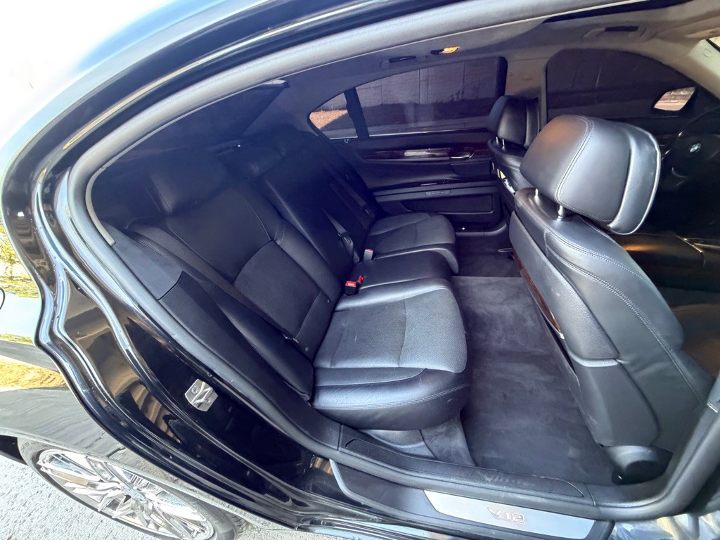 2013 BMW 7 Series Image 19
