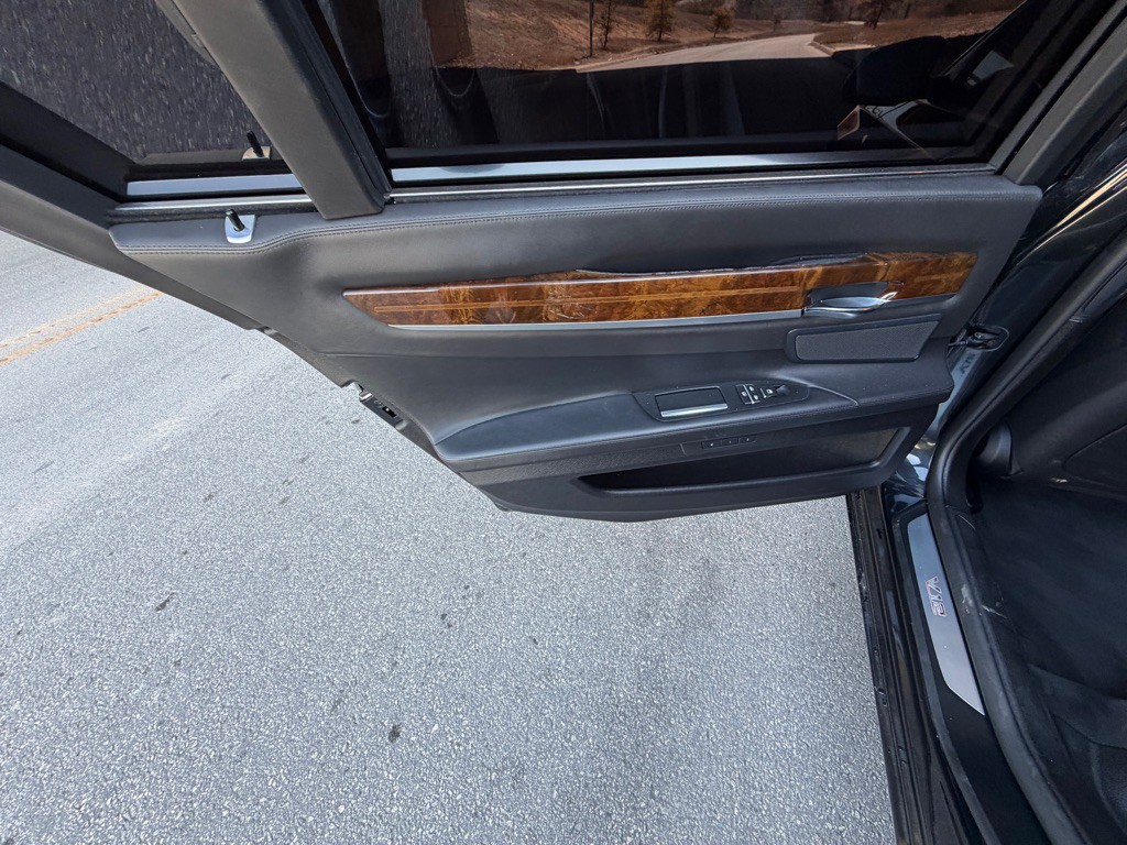 2013 BMW 7 Series Image 20