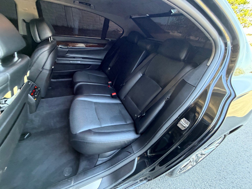 2013 BMW 7 Series Image 22