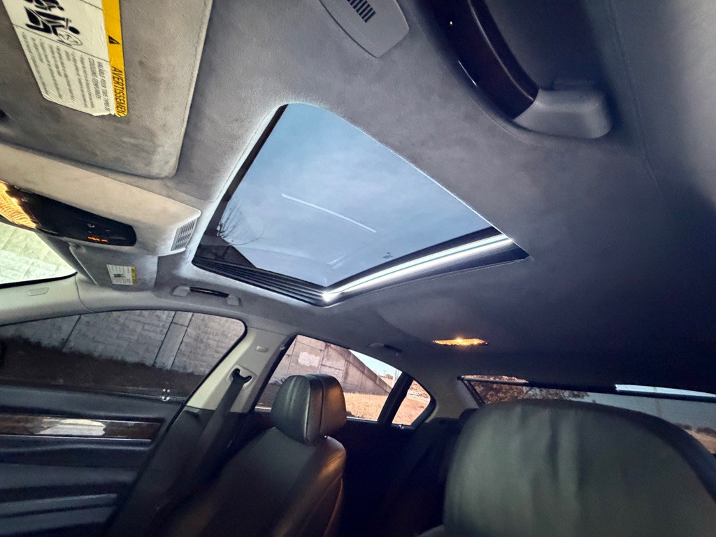 2013 BMW 7 Series Image 25