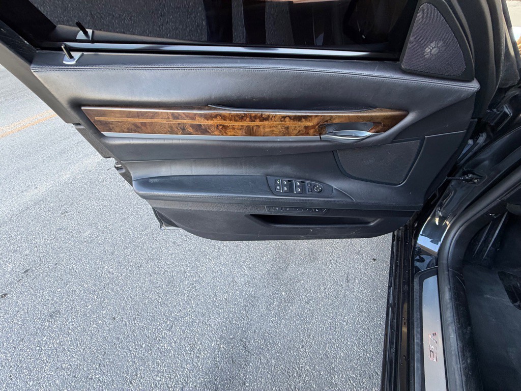 2013 BMW 7 Series Image 26