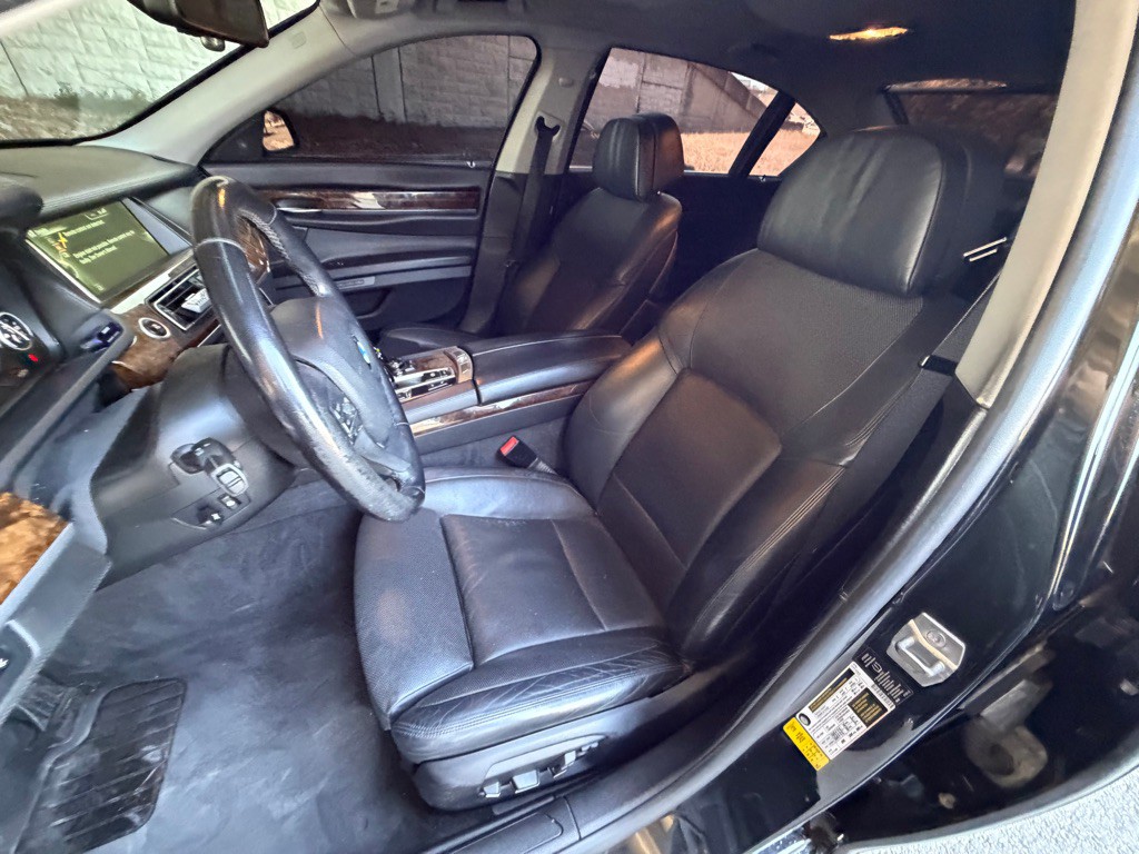 2013 BMW 7 Series Image 28