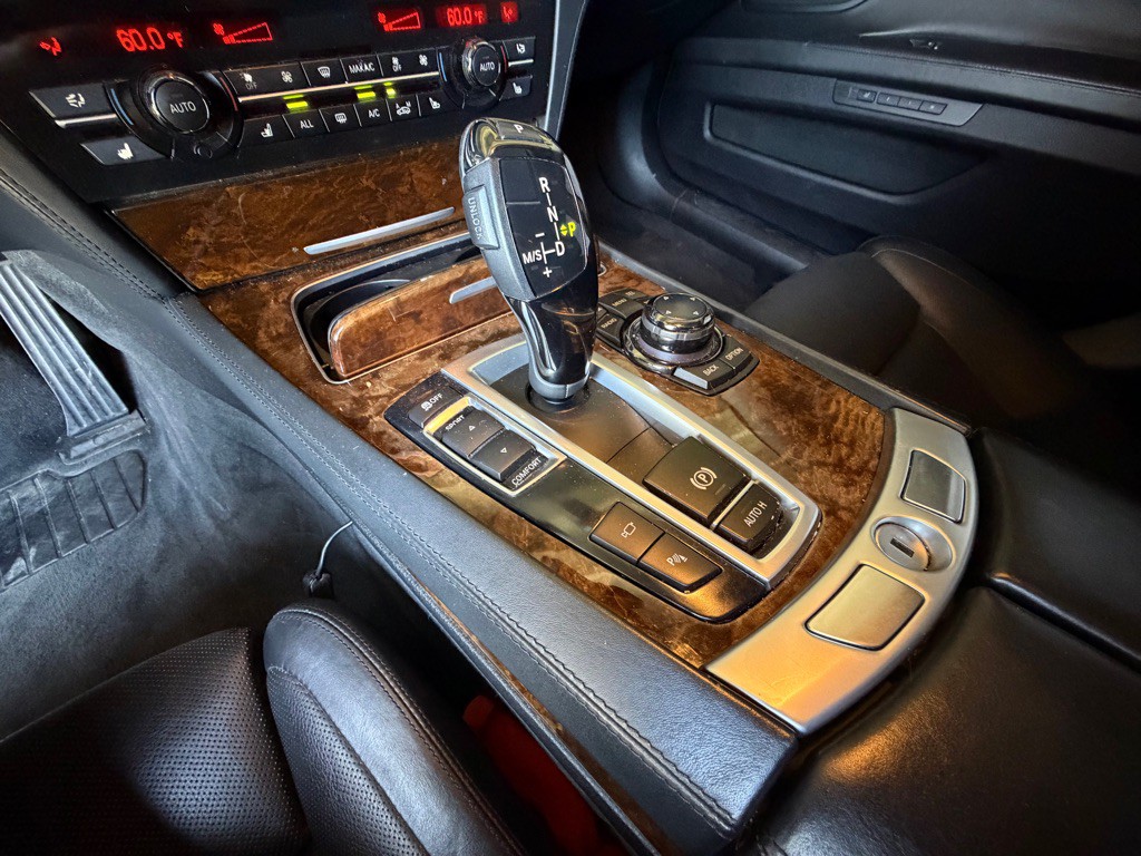 2013 BMW 7 Series Image 31