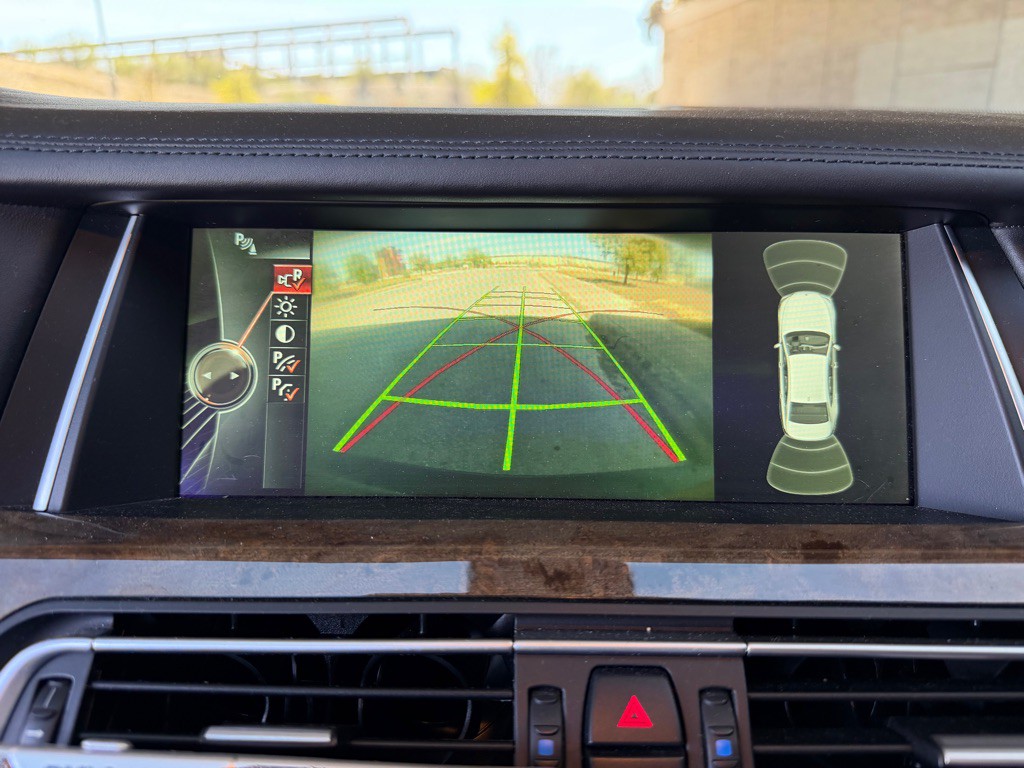 2013 BMW 7 Series Image 34