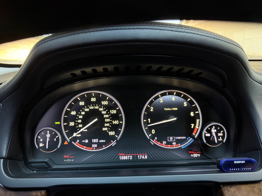 2013 BMW 7 Series Image 35