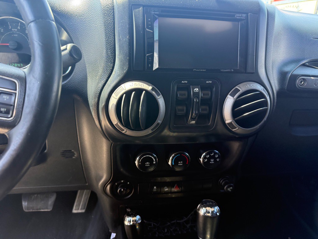 2012 Jeep Wrangler Unlimited Image 13
