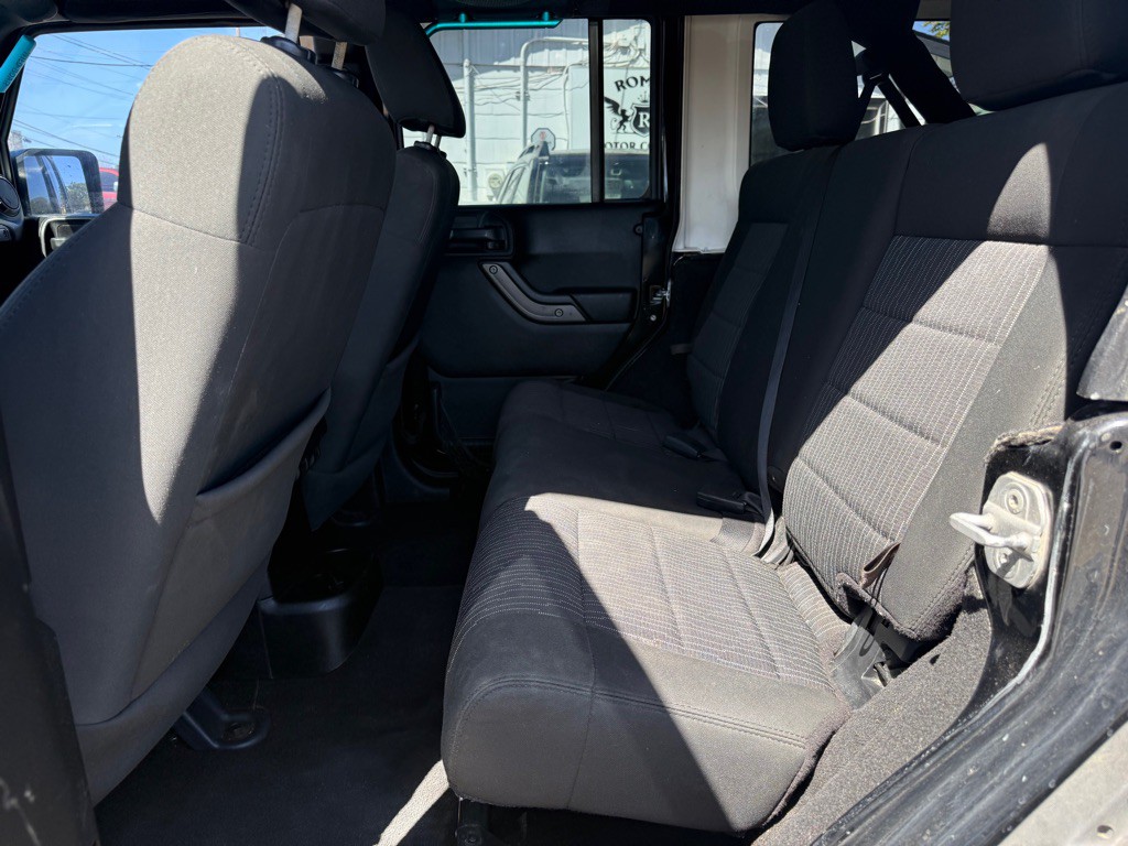 2012 Jeep Wrangler Unlimited Image 16