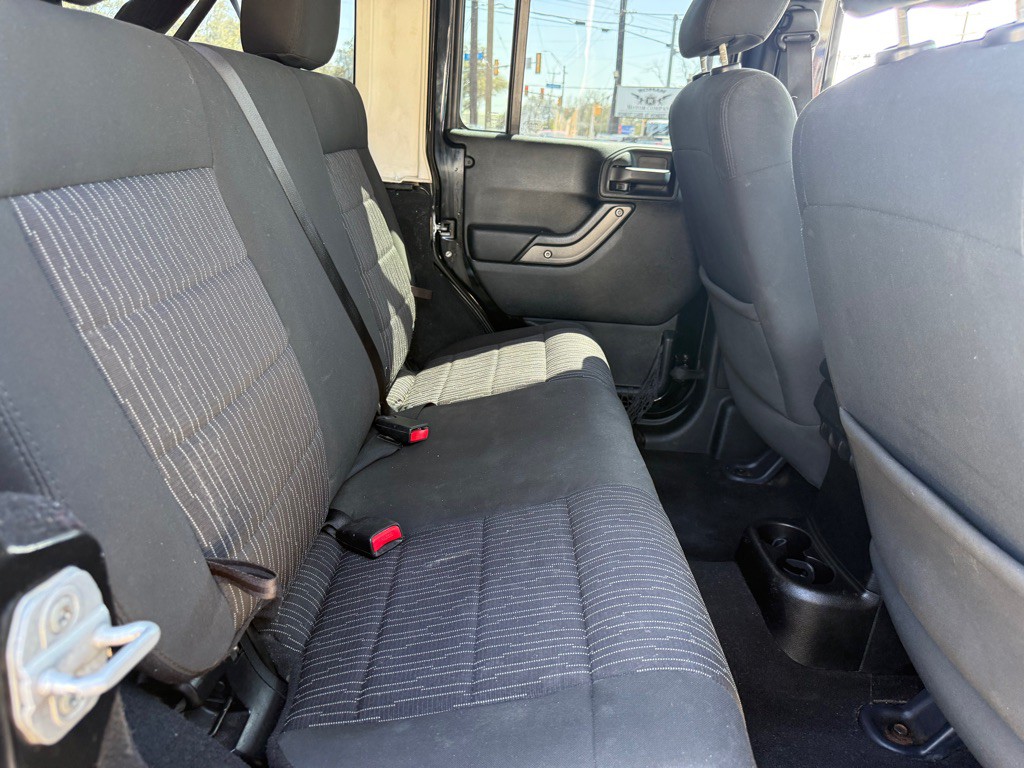 2012 Jeep Wrangler Unlimited Image 21
