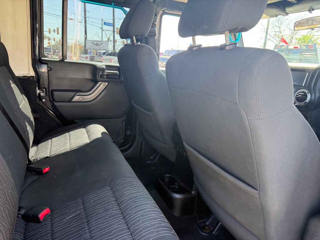 2012 Jeep Wrangler Unlimited Image 22
