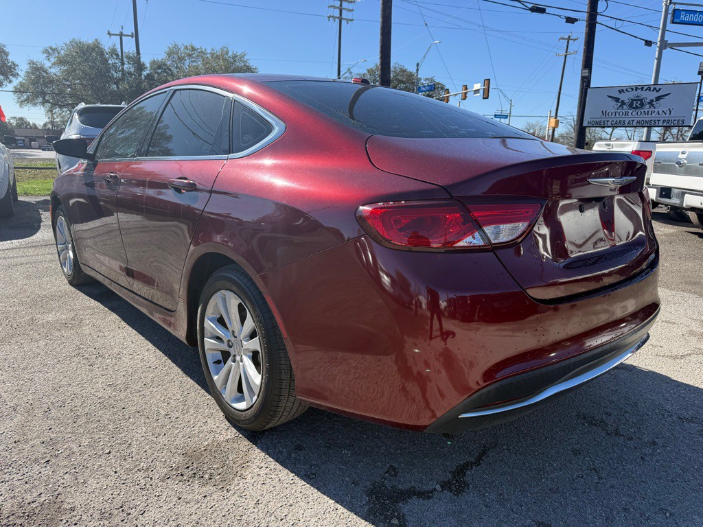 2016 Chrysler 200 Image 4